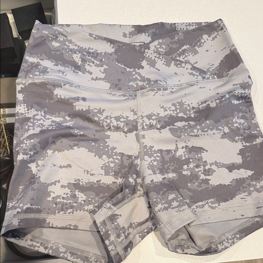 Fleo v Gray Camouflage Women's Shorts